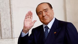 Italia: Silvio Berlusconi sale de la unidad de cuidados intensivos de hospital de Milán
