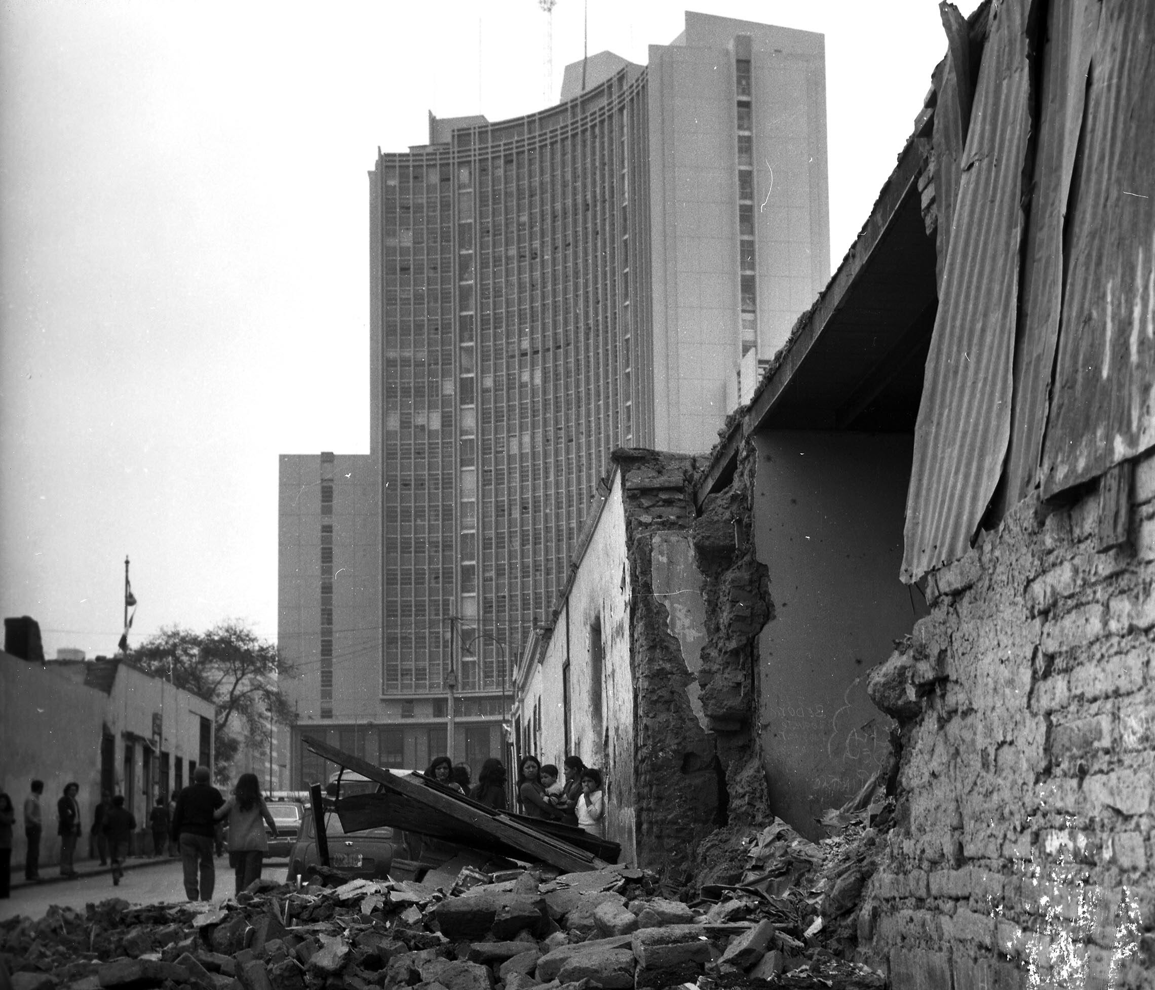 Los primeros reportes de Defensa Civil, ese mismo 3 de octubre de 1974, indicaban que el movimiento telúrico había sido de una intensidad de casi 8 grados en la escala de Mercalli y una magnitud de 5.6 en la escala de Richter. (Archivo Histórico de El Comercio)