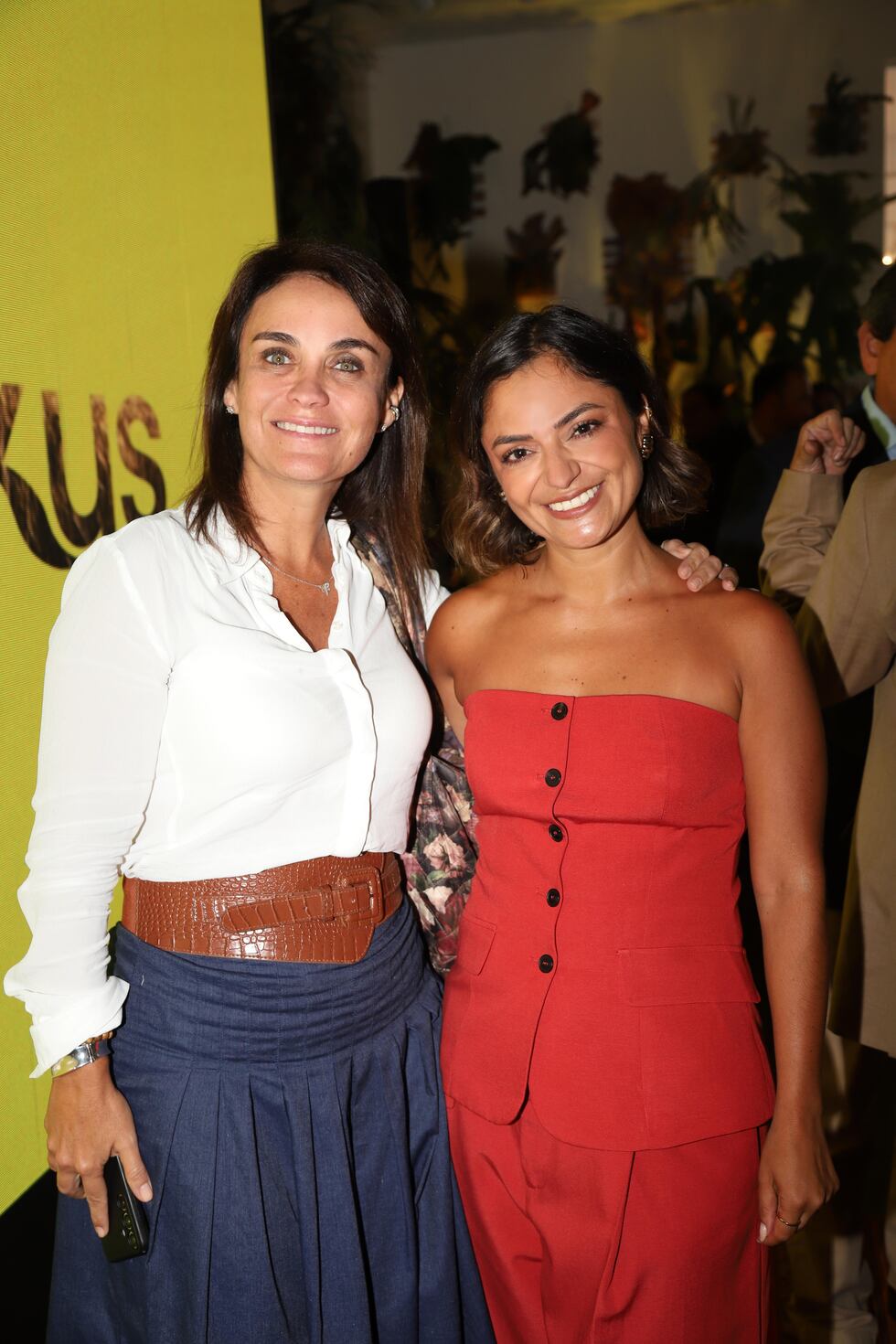 Verónica Bonifaz y Vanessa Balcázar en la inauguración de la exposición sobre las Amunas de Backus. Museo Amano.