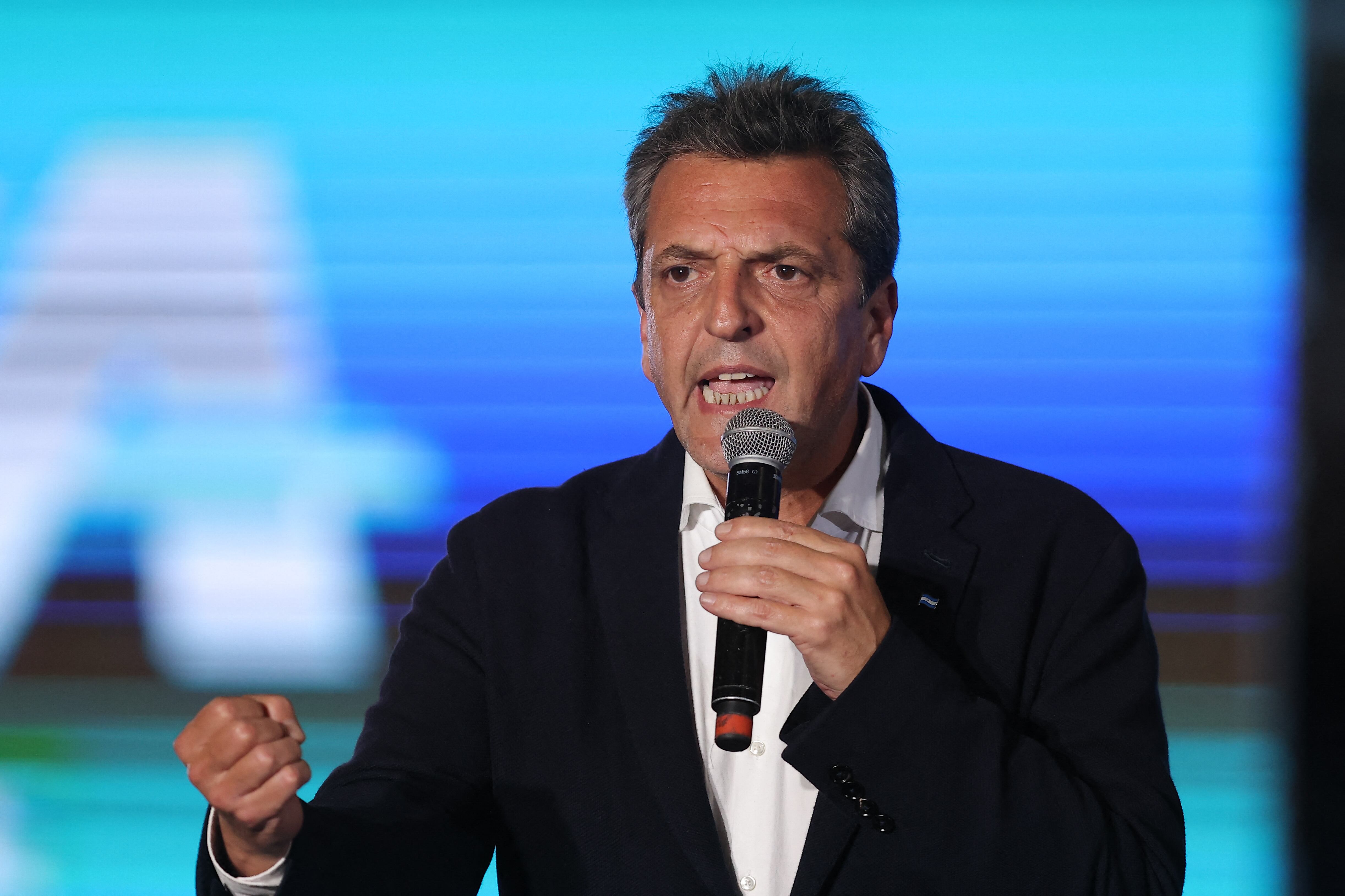 Sergio Massa se dirige a sus partidarios durante un mitin de campaña el 6 de noviembre de 2023, en Córdoba, Argentina. (Foto de NICOLAS AGUILERA / AFP).