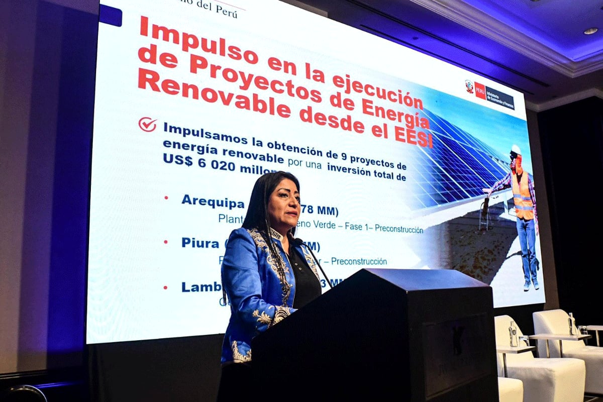 La titular del MEF señaló que estos resultados contribuyen al aumento de la inversión privada, que en el tercer trimestre de 2025 creció 11,4%. Foto: GEC.