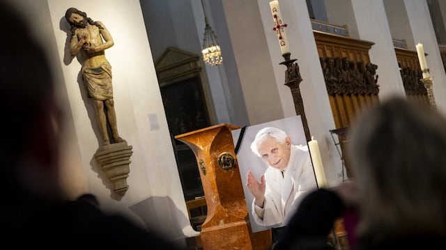 Benedicto XVI pide perdón en su testamento a quienes haya podido dañar