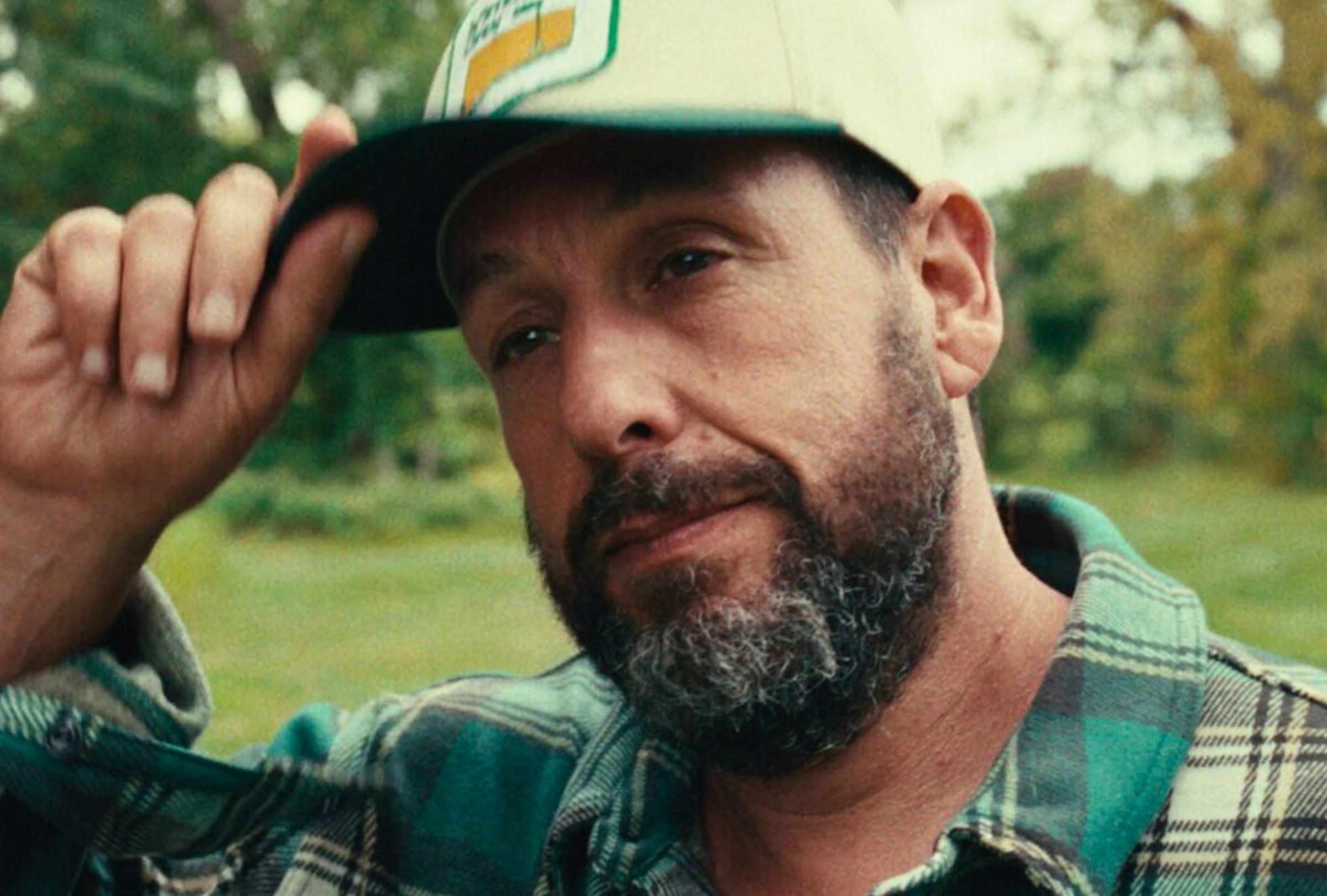 El actor estadounidense Adam Sandler asume el rol protagonista a lo largo de los 114 minutos de metraje de la película "Happy Gilmore 2" del director Kyle Newacheck (Foto: Netflix)