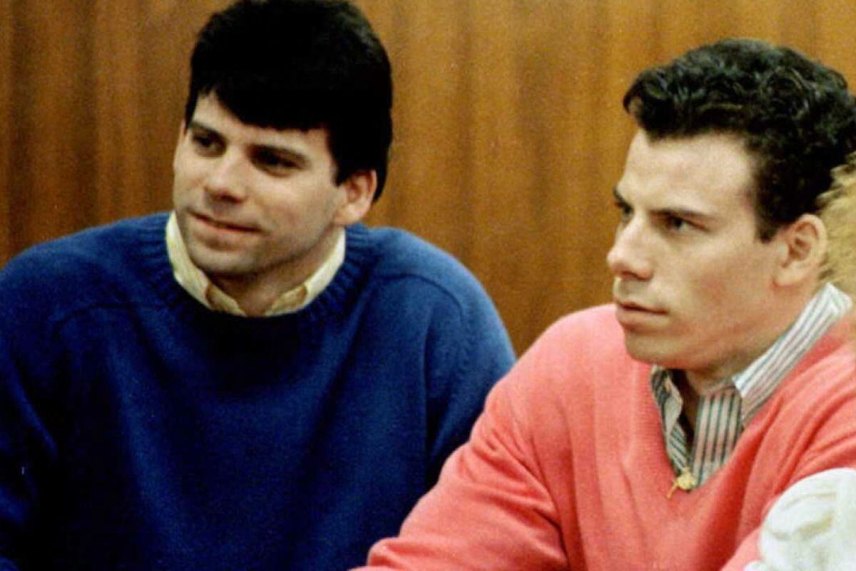 Erik y Lyle Menéndez fueron condenados por el asesinato de sus padres (Foto: Kim Kulish / AFP)