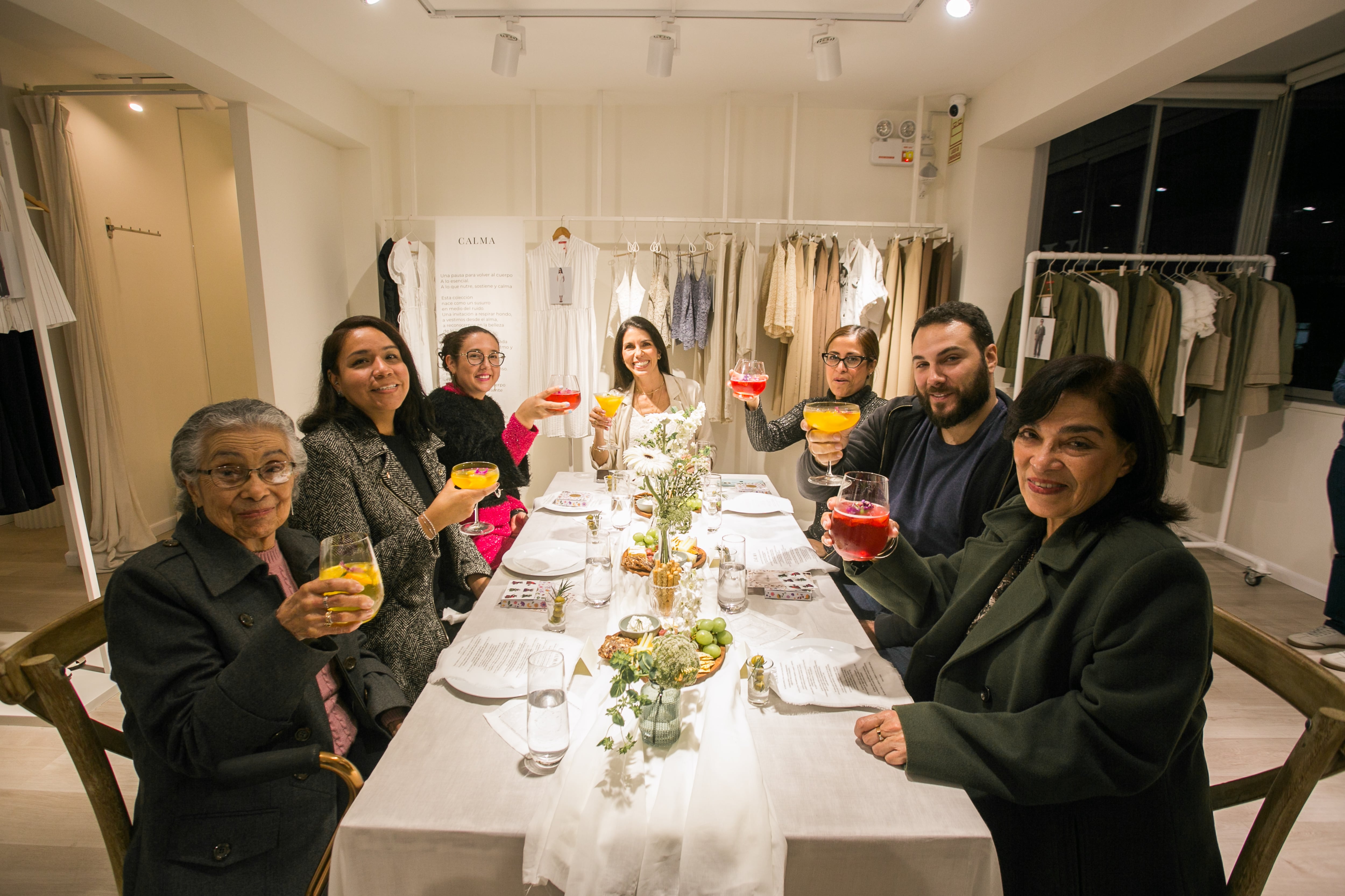 Ale Morey recibió a un grupo único en su atelier para presentarles su nueva colección y compartirles su trayectoria como diseñadora en septiembre.