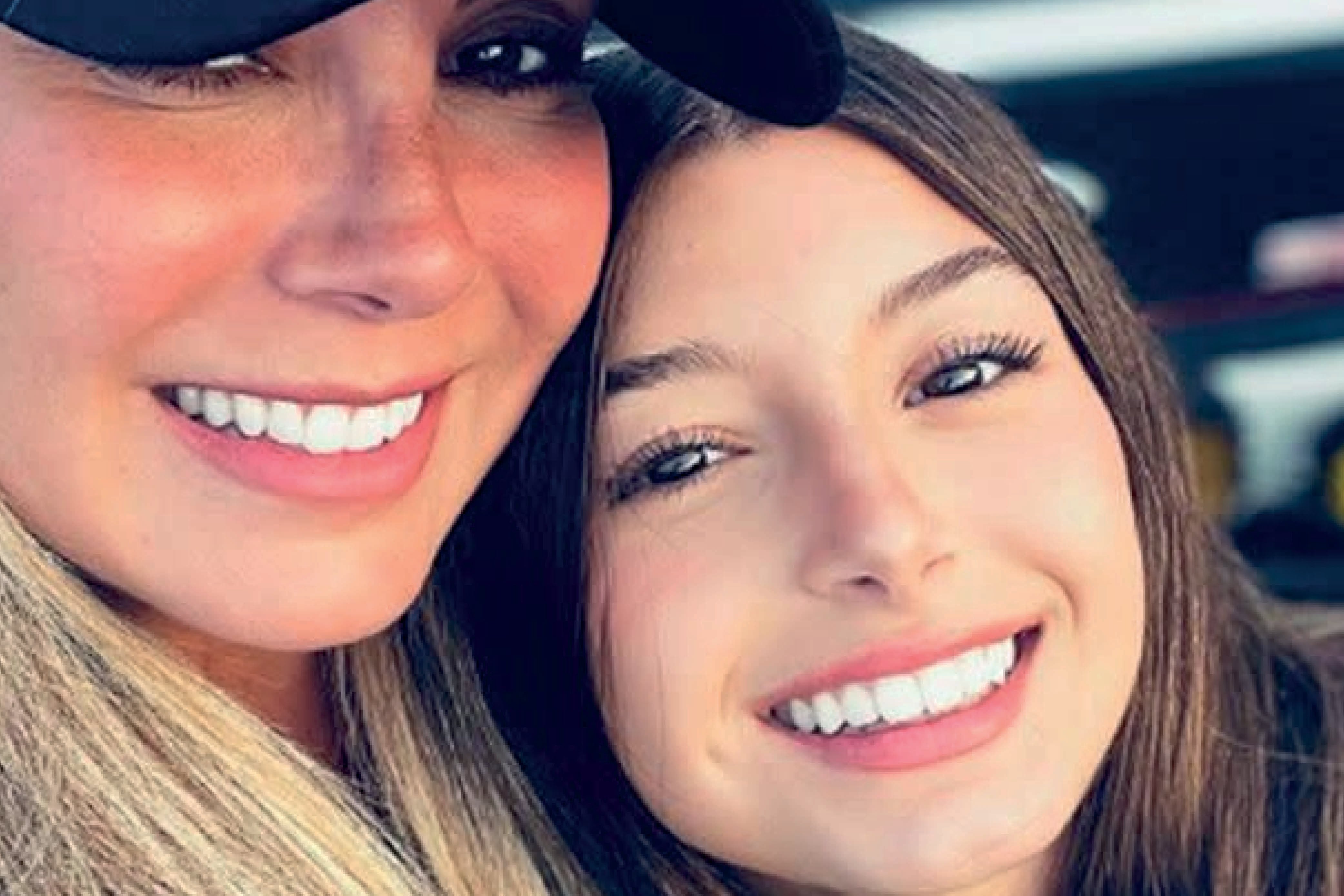 Kailey Levy al lado de su madre Elizabeth Gutiérrez (Foto: Kailey Levy / Instagram)