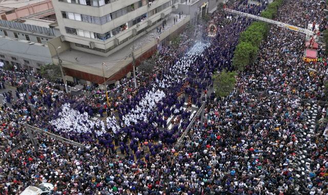 Un mar humano acompañó al Cristo Moreno en su primer recorrido procesional del año | Foto: Joel Alonzo / @photo.gec