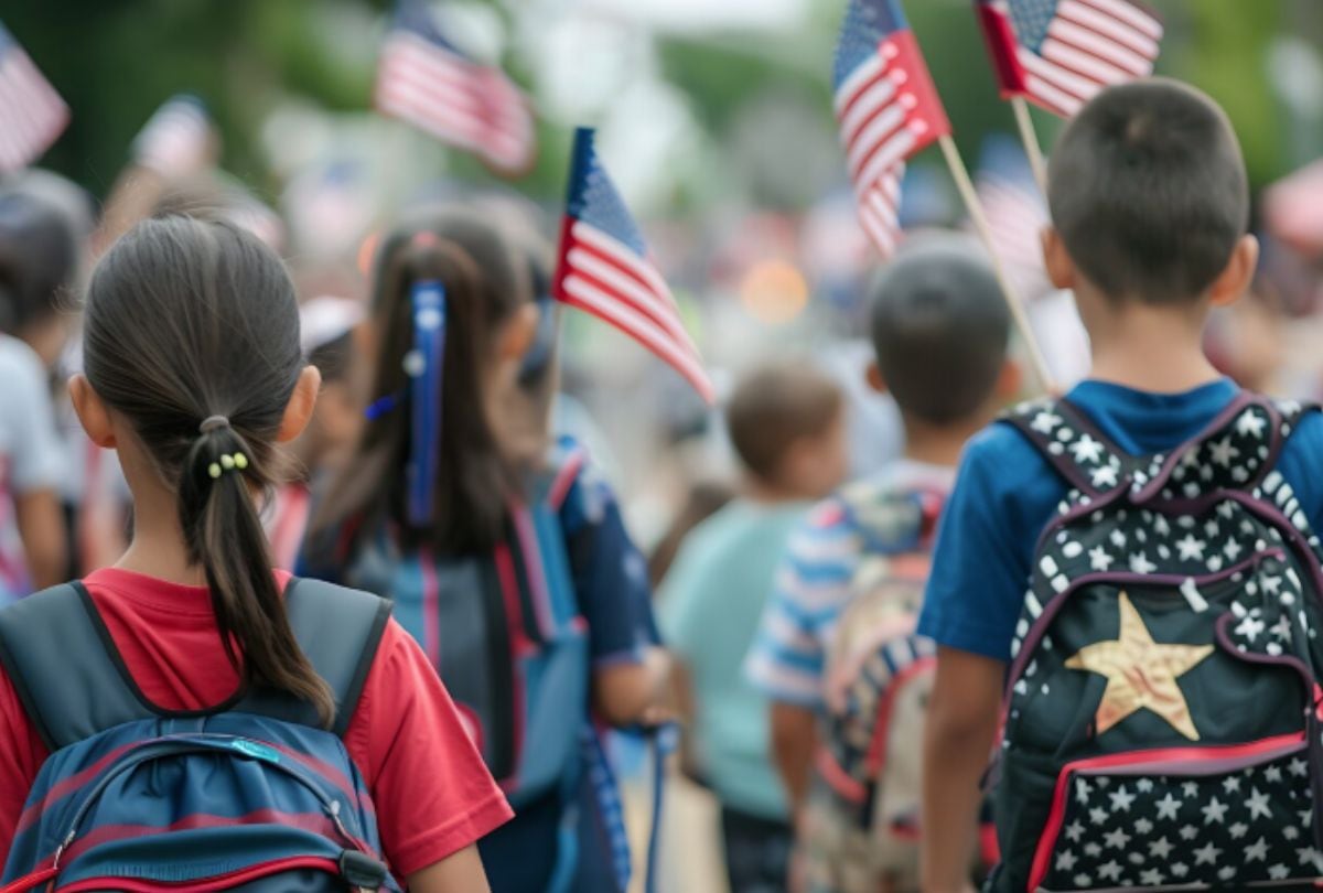 Esta nueva medida se estableció en la política de Escuelas Públicas de Chicago. (Crédito: Freepik / Imagen generada con IA)