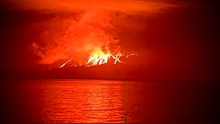 Volcán en deshabitada isla Fernandina de Galápagos entra en erupción