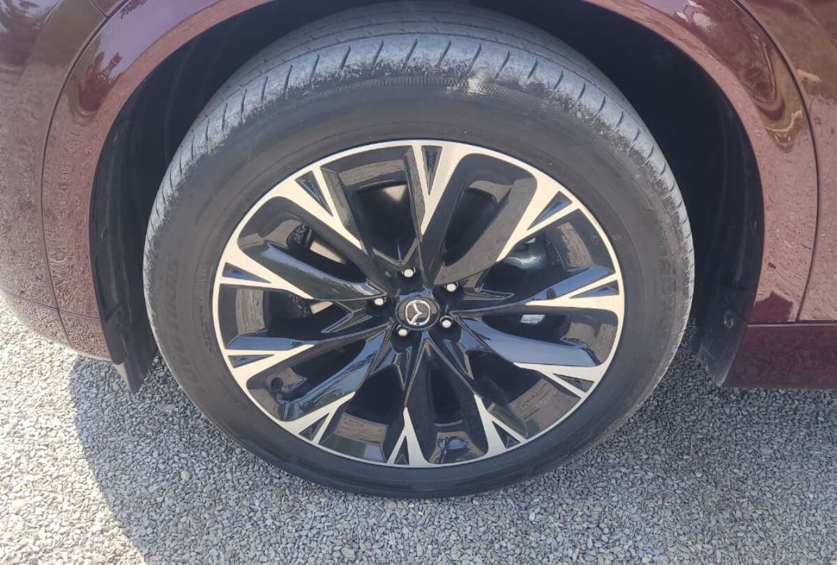 El neumático del CX-90 Signature tiene la medida 275/45R21. (Foto: Fernando Roca)