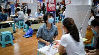 China registra récord diario de nuevos enfermos de coronavirus desde abril 