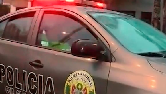 Video viral: qué pasó con dos agentes de la PNP que fueron hallados durmiendo en patrullero durante estado de emergencia en SJL | Foto: Panamericana Televisión