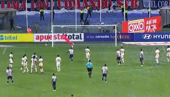 Uruguayo Sebastián Rodríguez casi marca el empate para Alianza Lima con un disparo de tiro libre que pegó en el palo | Foto: Captura de video Liga 1 Max