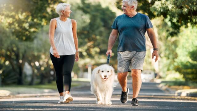 ¿Cuántos minutos debemos caminar diariamente para eliminar el exceso de azúcar en cuerpo?. (Fuente: iStock)