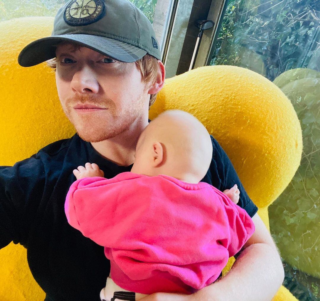 Rupert Grint junto a su hija Wednesday (Foto: Daniel Radcliffe / Instagram)