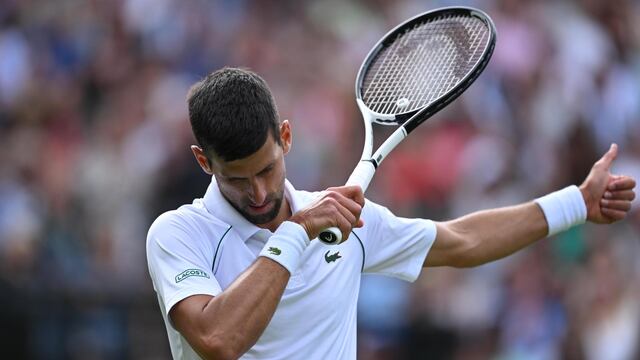 Djokovic perdía 2-0 ante Sinner, pero remontó y avanzó a semifinales de Wimbledon