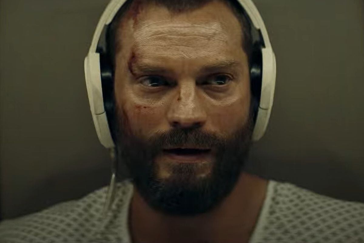 Elliot despierta sin memoria tras sufrir un accidente en "The Tourist 2" (Foto: BBC One)