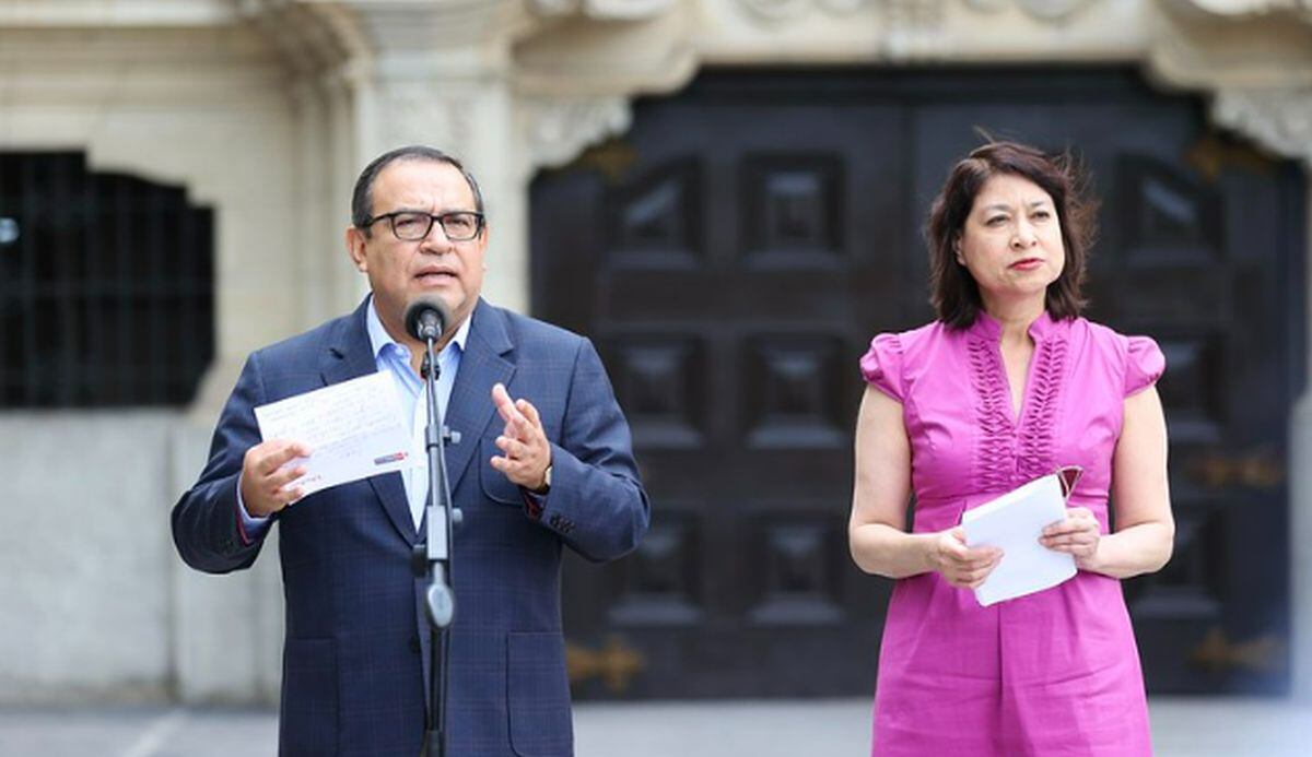 Alberto Otárola suele dar declaraciones, a veces permitiendo preguntas de la prensa, al final de las reuniones del consejo de ministros. La percepción de que gobierna más que la presidenta, se acrecienta. | Foto: PCM