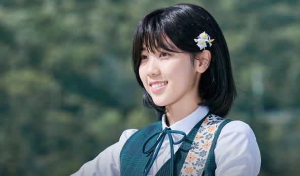 Lee Re como Seo Mok-ha de adolescente en "El naufragio de una diva" (Foto: tvN)
