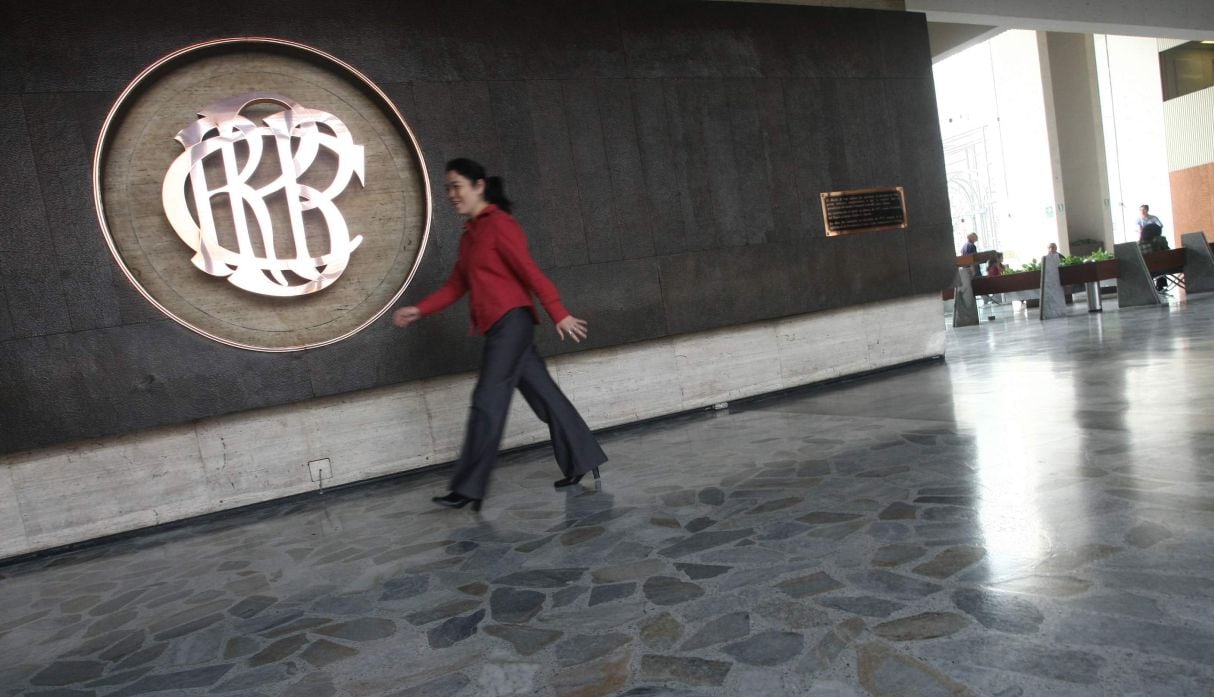 Analistas destacaron que la capacidad de intervención del Banco Central de Reserva contribuyó a contener episodios de volatilidad en el mercado cambiario.