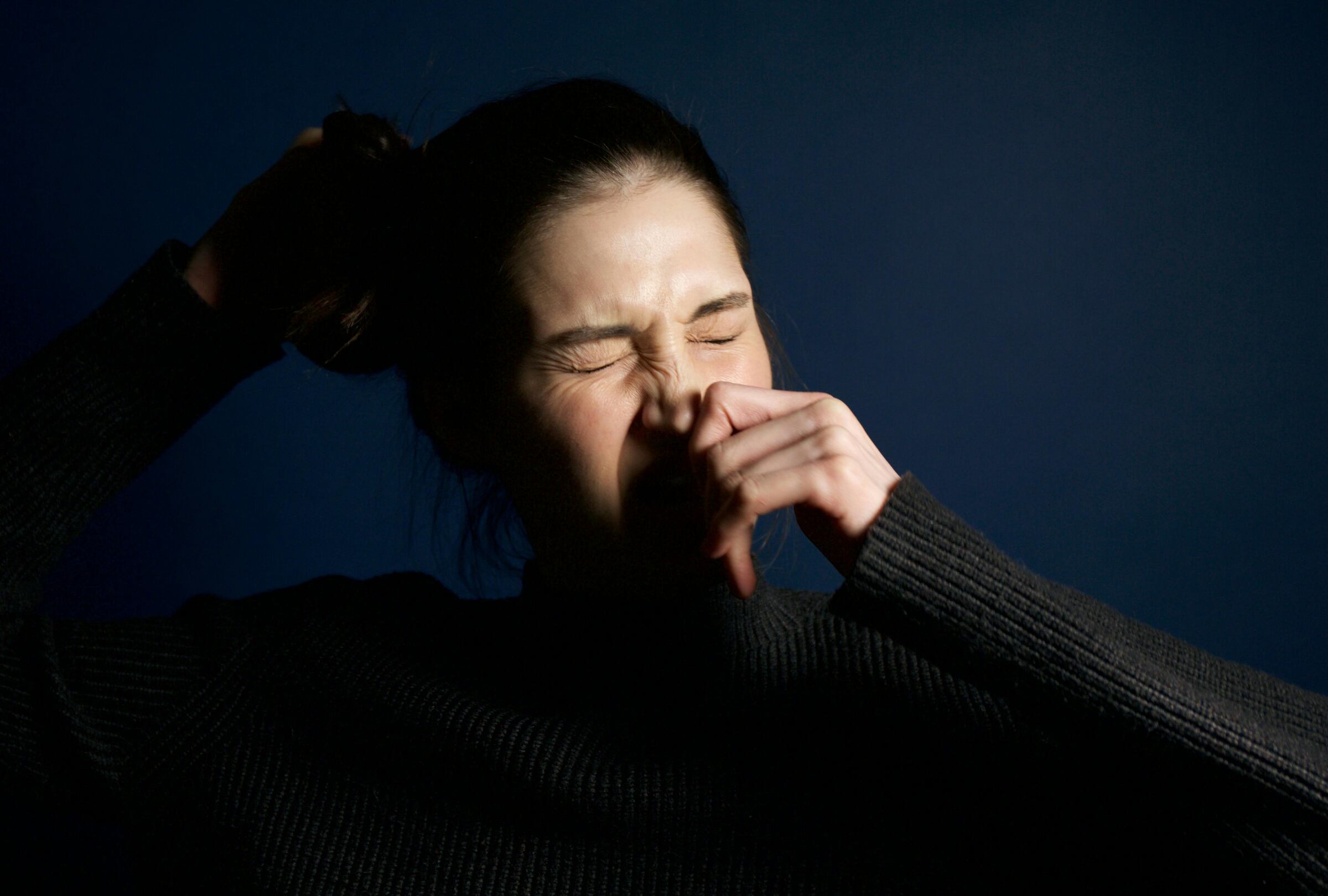 Evitar un estornudo de forma recurrente puede provocar problemas en la salud. (Foto: Pexels/Brandon Nickerson).