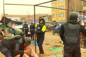 SMP: municipio desaloja camiones, talleres y hasta viviendas de avenida Carlos Izaguirre