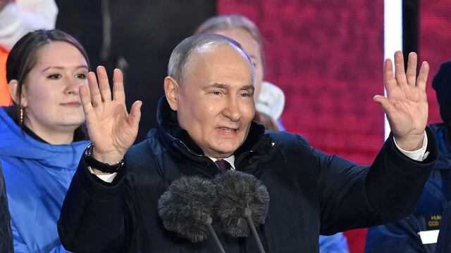 Putin conmemora en la plaza Roja el décimo aniversario de la anexión de Crimea