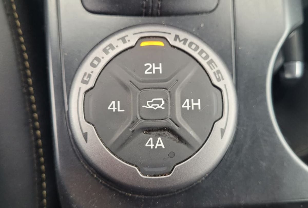 En la perilla central encontramos los modos de conducción GOAT, el tipo de tracción y el asistente de descenso. (Foto: Fernando Roca)