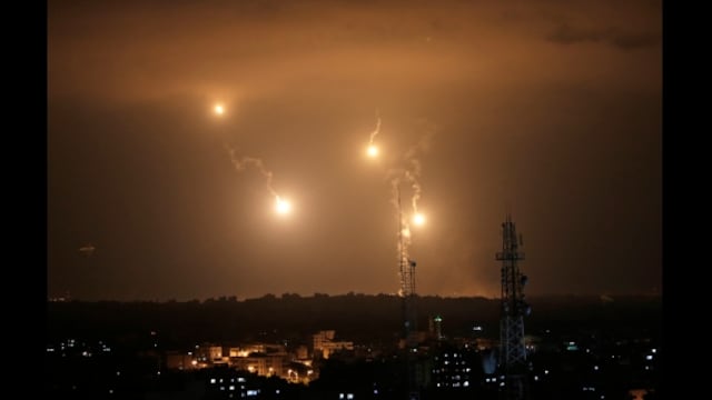 Israel bombardea 150 objetivos en la peor noche para Gaza
