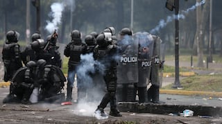 Policía de Ecuador desaloja “asamblea popular” tras largo día de disturbios