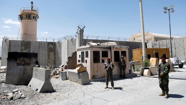 EE.UU. abandona Bagram, su base más importante en Afganistán