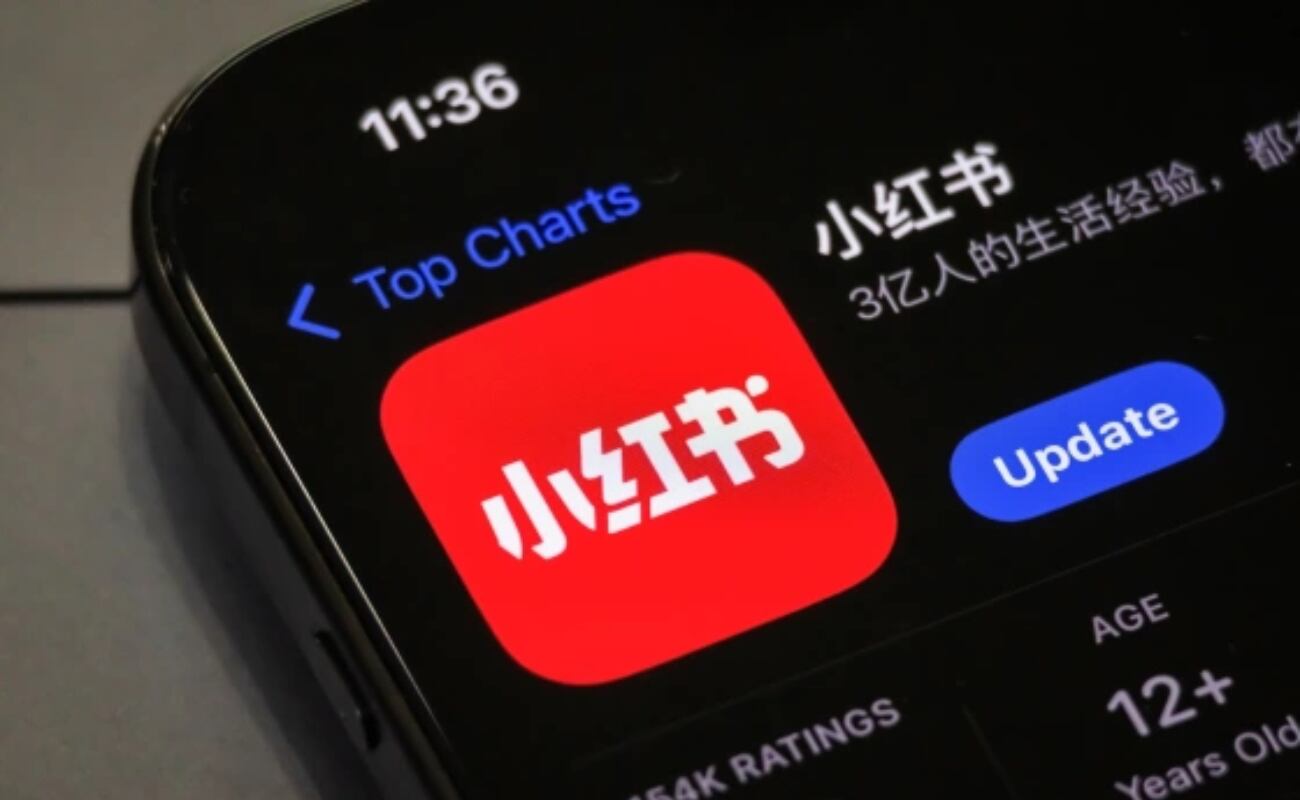 RedNote permite compartir imágenes y participar en debates sobre diversos temas, lo cual ha llamado la atención de millones de usuarios en Estados Unidos.