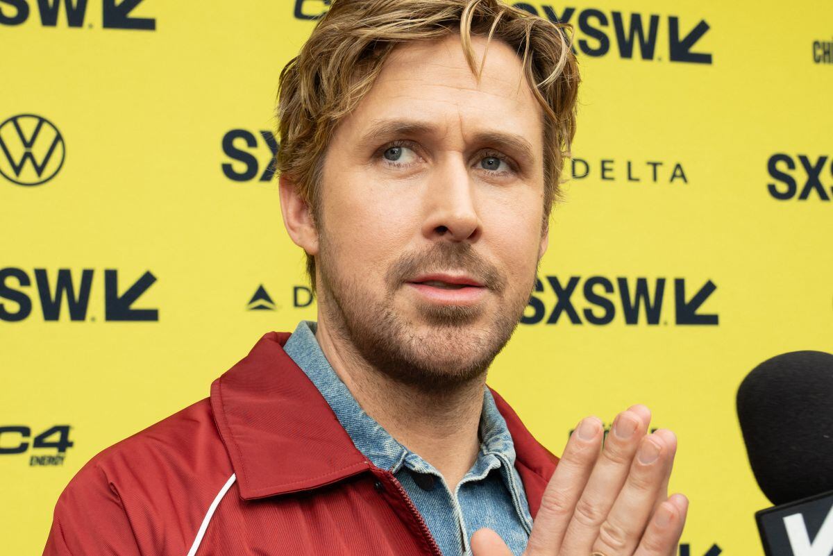 El actor Ryan Gosling hablando con los medios mientras asiste al estreno de "The Fall Guy" en el Paramount Theatre el 12 de marzo de 2024 en Austin, Texas, como parte de la Conferencia y Festival SXSW 2024 (Foto: Suzanne Cordeiro / AFP)