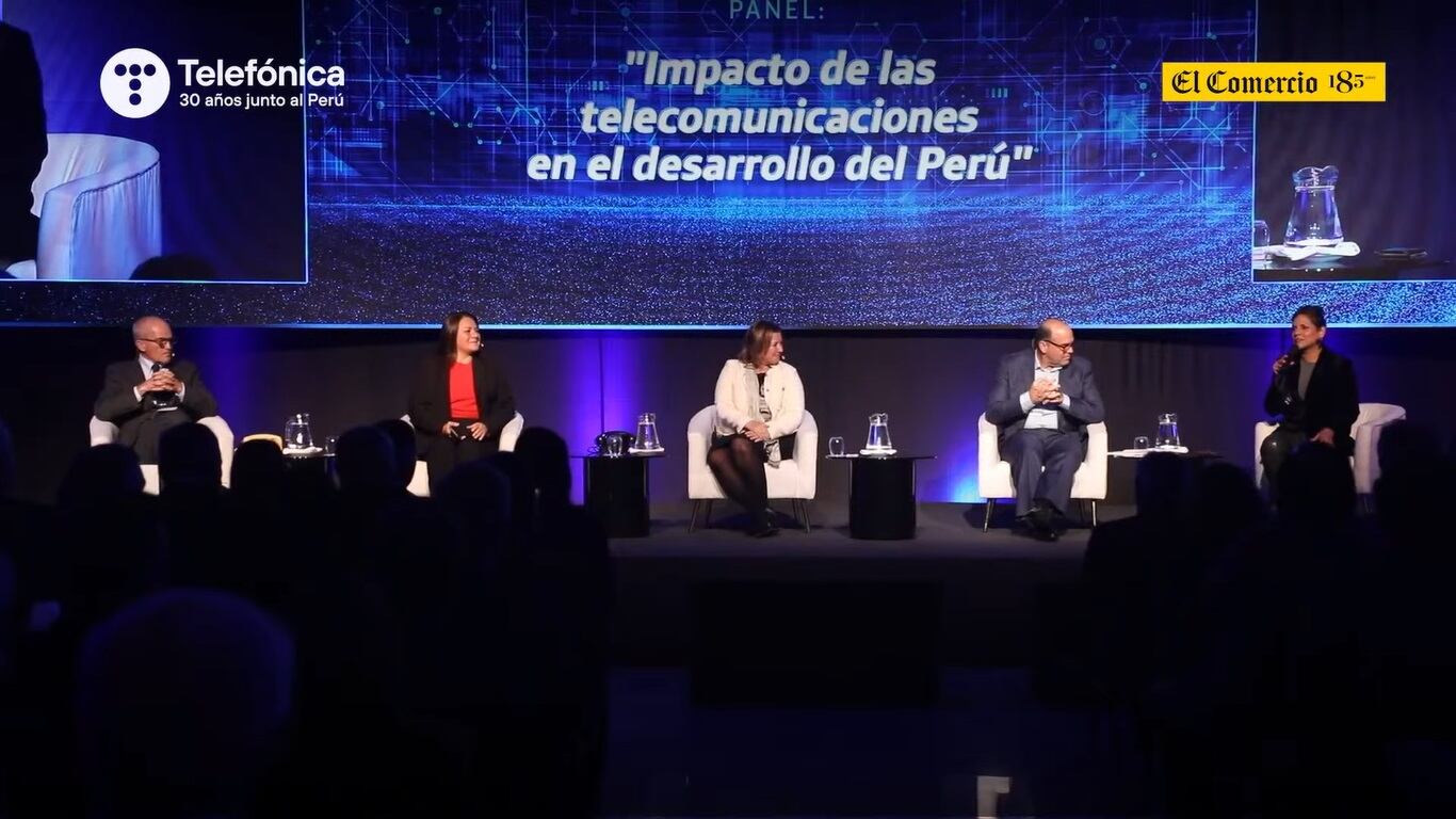 Este webinar contó con la participación de Roque Benavides, presidente de la Compañía de Minas Buenaventura; Marushka Chocobar, exsecretaria de Gobierno Digital y experta en ciudadanía digital; Elena Maestre, presidenta ejecutiva de Telefónica del Perú; Fernando Zavala, CEO del Grupo Intercorp; y Raúl Pérez-Reyes, ministro de Transportes y Comunicaciones. El evento fue moderado por Maite Vizcarra, experta en Transformación Digital. (Captura de pantalla)