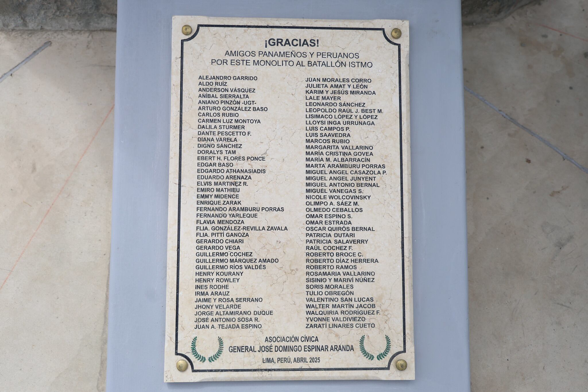Durante la ceremonia de inauguración, se develó una placa con los nombres de los panameños que formaron parte del Batallón del Istmo en 1824.