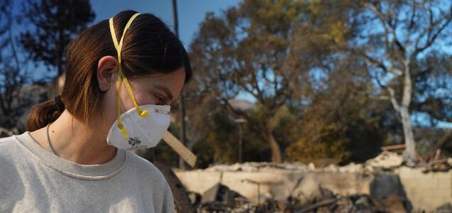 Perdió su casa en los incendios de LA, pero encontró algo que la dejó sin palabras entre los escombros