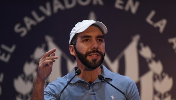 El presidente salvadoreño, Nayib Bukele, pronuncia un discurso tras emitir su voto en San Salvador el 4 de febrero de 2024. (Foto de Marvin RECINOS / AFP)