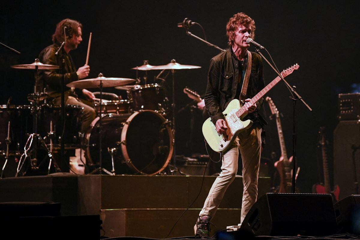 La banda estadounidense The Raconteurs se presenta durante el Festival de Música Corona Capital en la Ciudad de México, el 17 de noviembre de 2019 (Foto: Pedro Pardo / AFP)