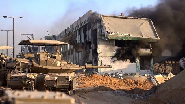 Tanques israelíes rodean y atacan zona del Hospital Al Quds de Gaza con cientos de pacientes y desplazados dentro