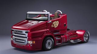 Facebook: Mira cómo acelera este camión descapotable de Scania