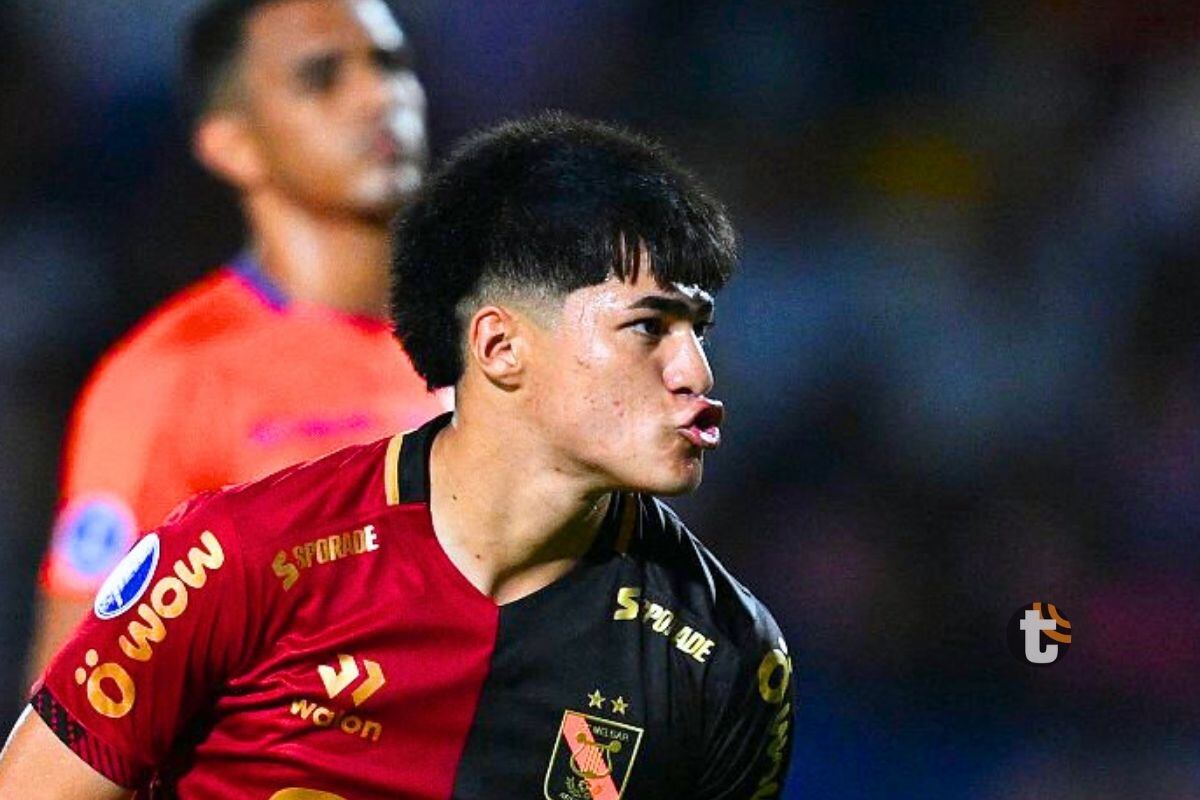 Cabrera feteja su gol ante Puerto Cabello de Venezuela (Foto: AFP)