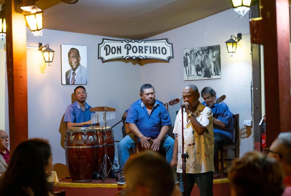 Don Porfirio mantiene su espíritu criollo desde hace más de 40 años.
