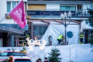 Suiza: al menos 40 muertos y 115 heridos en incendio en fiesta de Año Nuevo en una estación de esquí