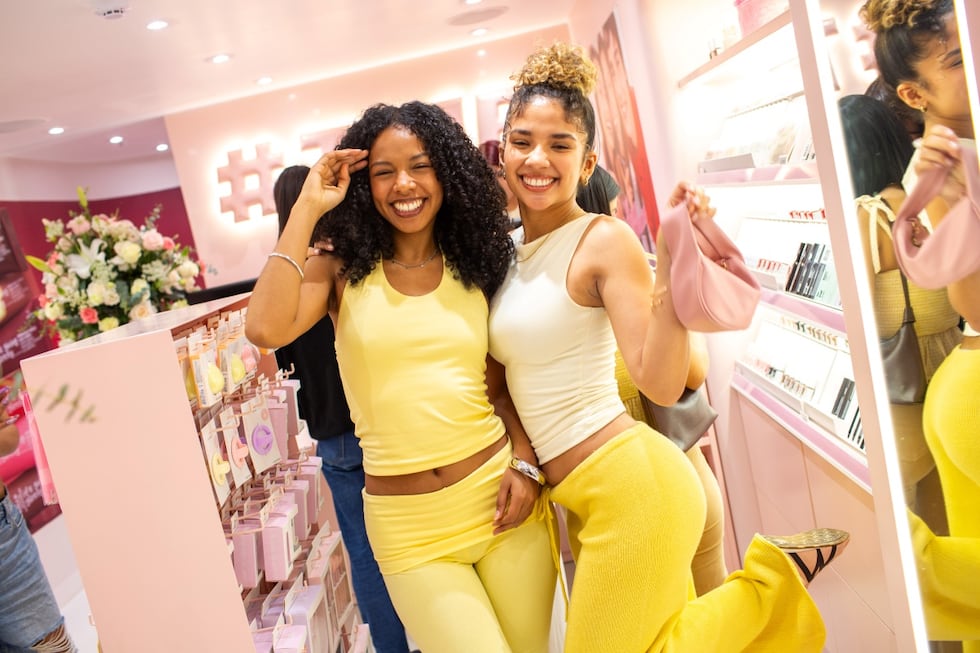 Ariana Ardiles y María Gracia Carbone, regias en la apertura del primer Todomoda Beauty Store en Perú. Mallplaza Angamos, Surquillo.
