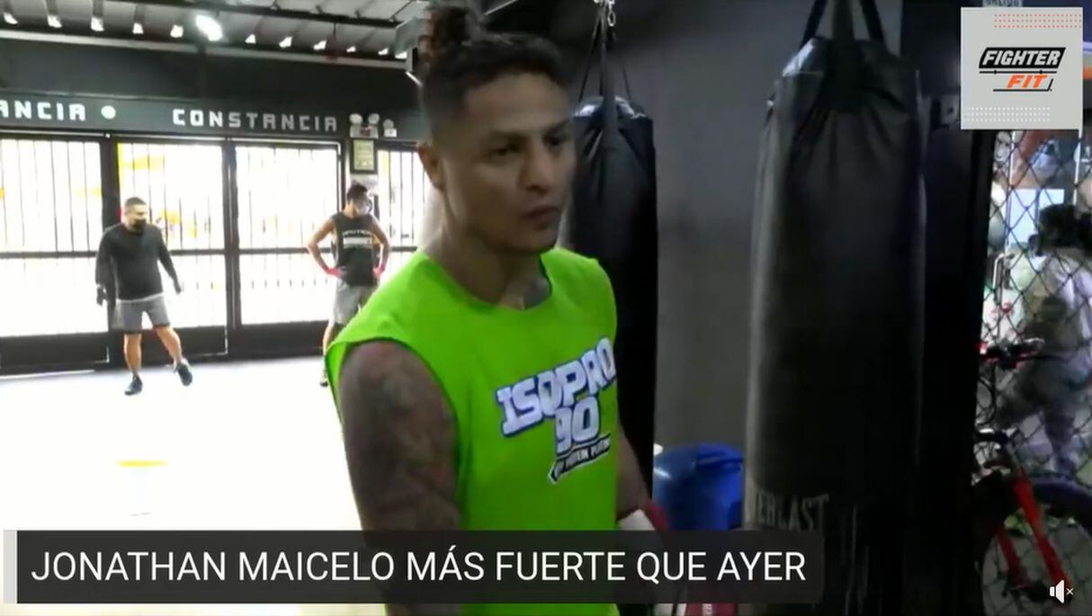 Jonathan Maicelo se prepara para volver a pelear pero usuarios le recuerdan agresión a mujer. (Foto: Captura de video)