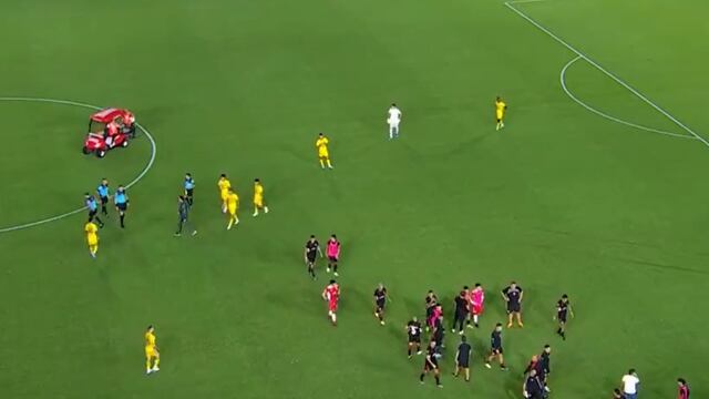 La reacción de Luis Advíncula ante la paralización del partido entre Boca y Estudiantes | VIDEO