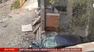 Surco: conductor se despista junto a su auto en terreno baldío tras olvidar poner el freno de mano | VIDEO