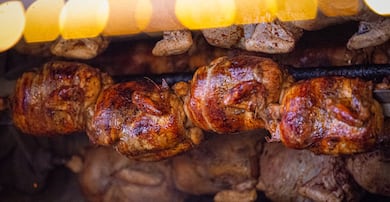Mejor Pollería de los Premios Somos 2026: conoce a los pollos a la brasa nominados