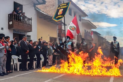 Cajamarca: Minedu expresa rechazo tras polémica de video donde escolares marchan sobre fuego