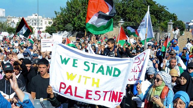 Protestan en la capital de Marruecos contra el bombardeo israelí a un campo de refugiados en Gaza